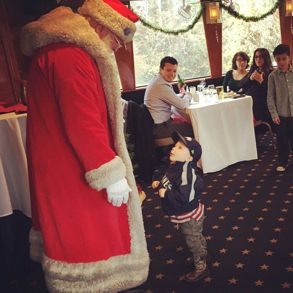 Supper with Santa Cruise in Seattle
