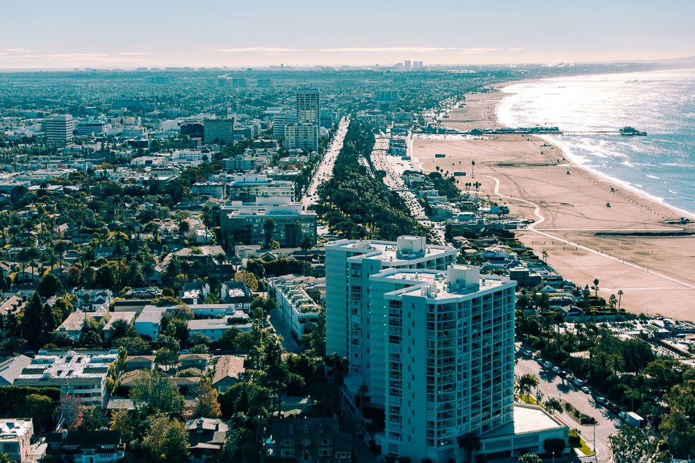 LA Highlights Tour in a R66 Deluxe Helicopter
