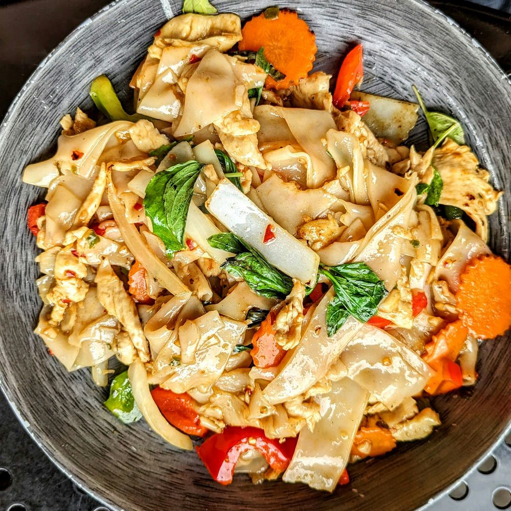Chicago Classic Pad Thai Cooking Class at a Brewery