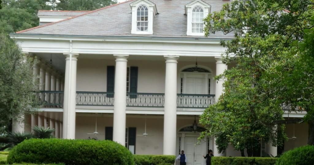 Tour of Oak Alley and Laura Plantations