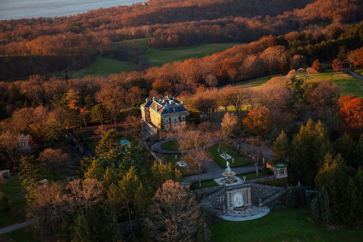 Private Hudson Valley Fall Helicopter Tour for Up to 6 from Westchester