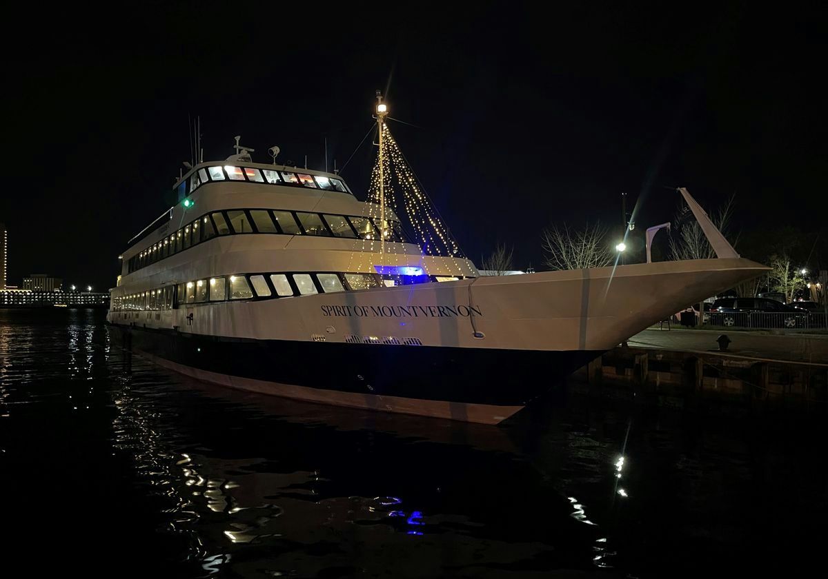 Weekdays and Sunday Romantic Signature Dinner Cruise in Norfolk