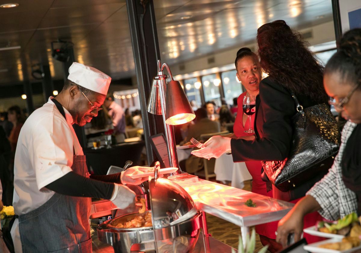 Friday Romantic Signature Dinner Cruise in Norfolk