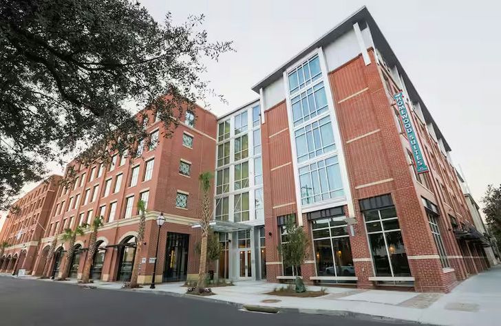 Charleston Escape: 1-Night Hotel Stay - Image 14