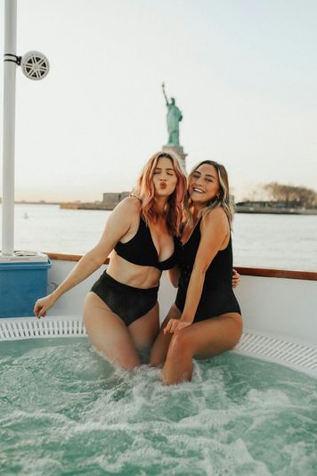 New York City Hot Tub Boat Tour - Image 8