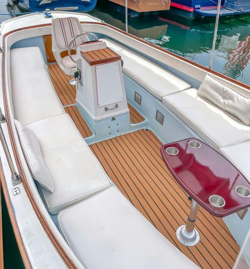 20′ Electric Duffy Boat Rental in Huntington Harbor - Image 4