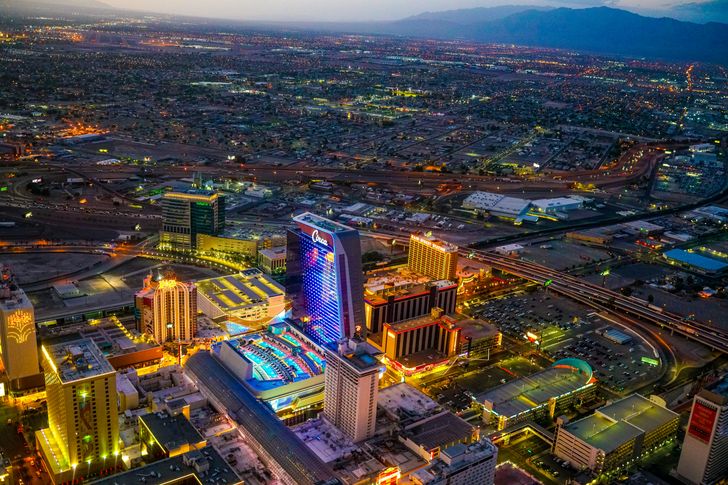 Las Vegas Strip Highlights Night Helicopter Tour - Image 5