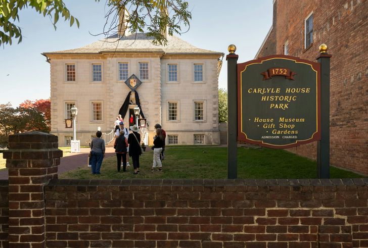 Old Town Alexandria in a Day with Round Trip Ferry Cruise - Image 2