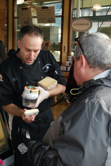 Chef Guided Tour of Pike Place Market - Image 7