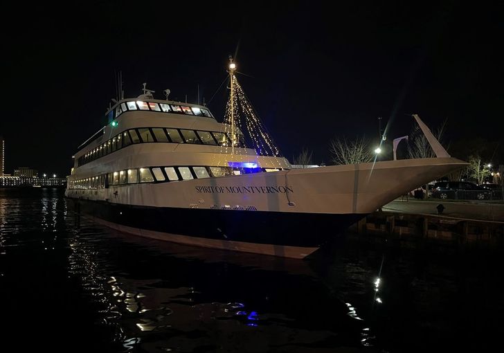 Saturday Romantic Signature Dinner Cruise in Norfolk - Image 5