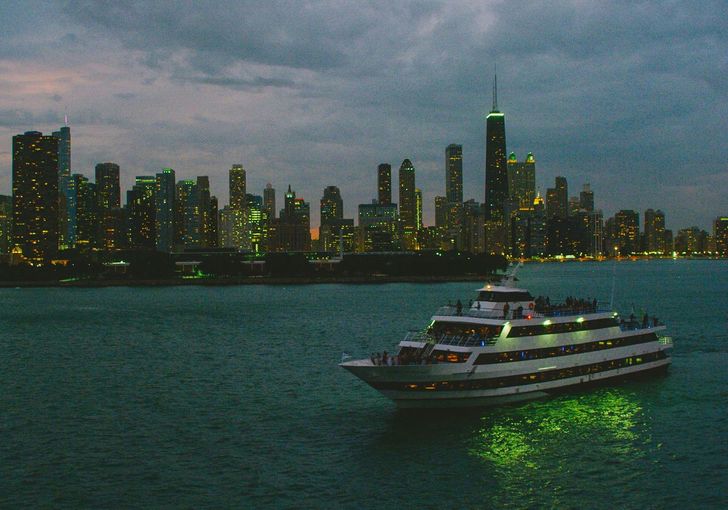 Chicago Fireworks Signature Dinner Cruise - Image 3