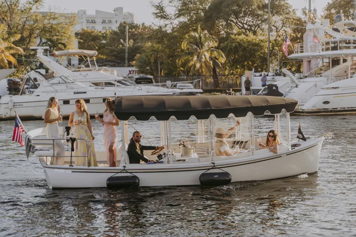 Luxury Cruise with Wine, Charcuterie & Manatee Spotting in Miami