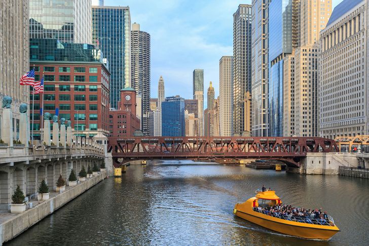 1 Night in Chicago + Go City 2 Attraction Pass: Windy City Wonders - Image 6