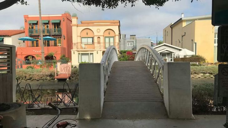 Venice Boardwalk Exploration Game - Image 5