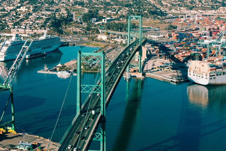The Long Beach Harbor Tour in a R66 Deluxe Helicopter - Image 4