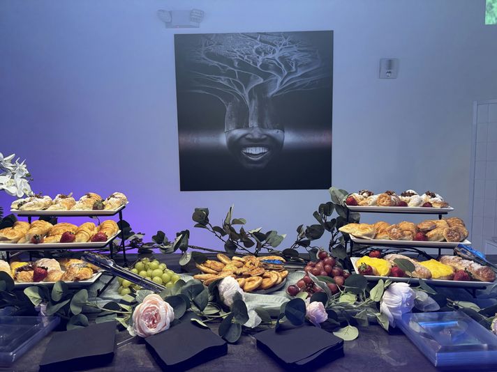 Brunch with Monet: Bottomless Mimosas & Painting in Miami - Image 2