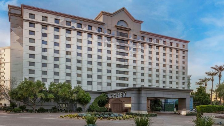 Phoenix Paradise: One-Night Hotel Gift - Image 9