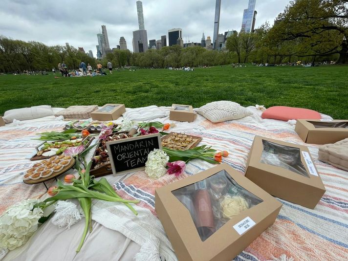 Private Central Park Bike Tour & Luxurious Picnic - Image 9