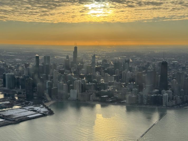 Private Scenic Flight Over Chicago for Two - Image 4