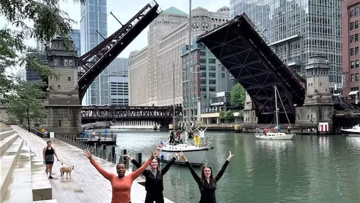 Chicago River Yoga Walk - Image 2