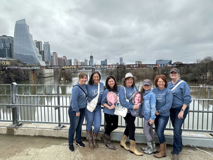 Private Group Bus Tour: Brewery, Bites & Ax Throwing - Image 6