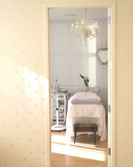 Express Purple Ray LED Treatment at Tracie Martyn Spa NYC - Image 3