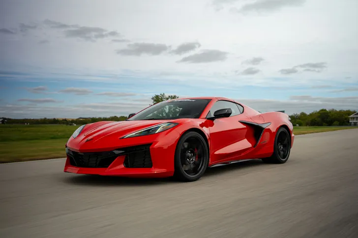 Race a Chevrolet Corvette C8 Z06 - Sonoma Raceway
