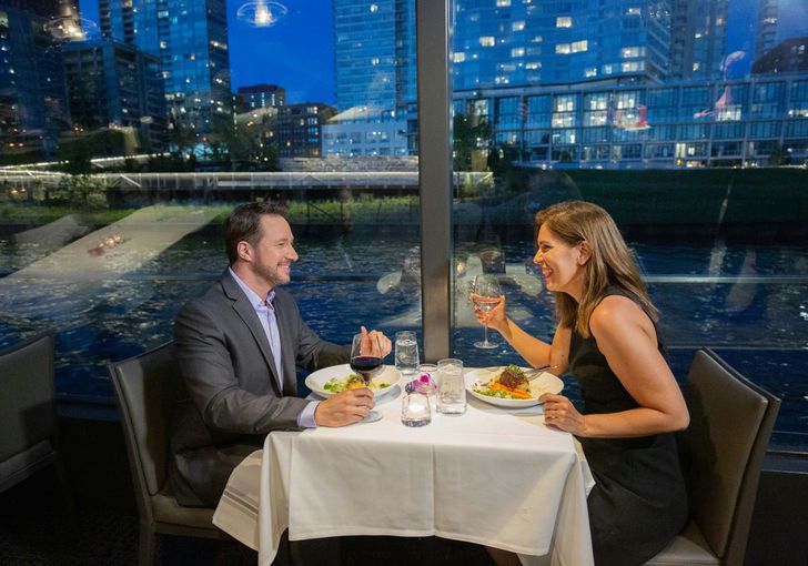 Weekdays & Sunday Odyssey Premier Dinner Cruise on the Chicago River - Image 5