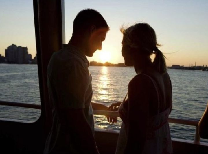 Weekday & Sunday NYC Romantic Bateaux Premier Dinner Cruise for 2 - Image 3