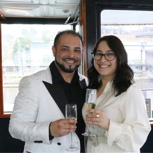 Romantic Champagne Dinner Cruise in Seattle for Two with Window Seat - Image 5