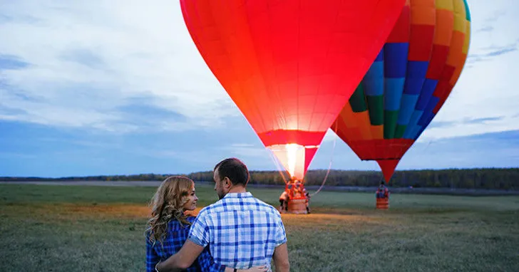 Romantic Hot Air Balloon Ride with Champagne Toast For 2