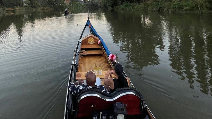 Private Gondola Cruise with Wine Tasting - Image 4