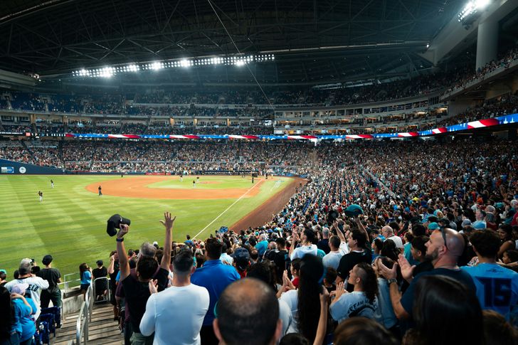 Miami Marlins Baseline VIP All-Inclusive Tickets - Image 6