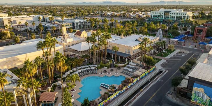 Phoenix Paradise: One-Night Hotel Gift - Image 8