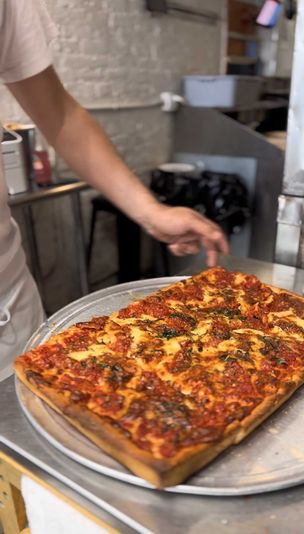 Pizza, Dumplings & More Food Tour - Image 5