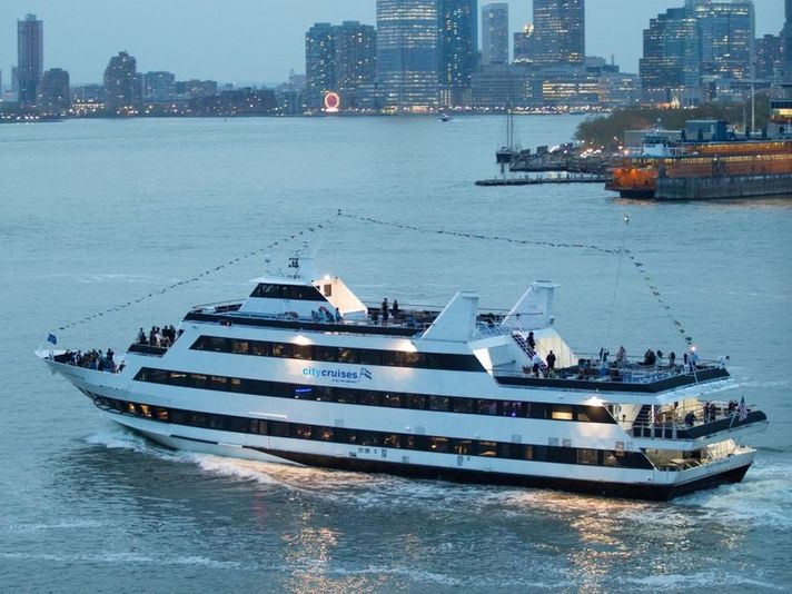 Romantic New York City Signature Dinner Cruise - Image 2