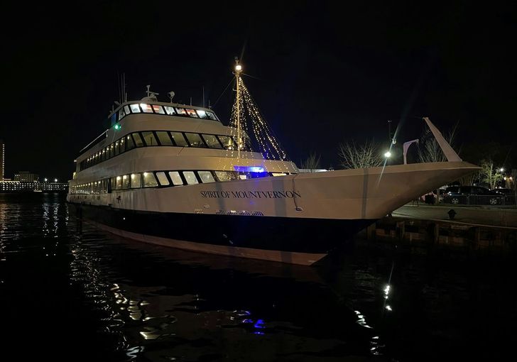 Weekdays & Sunday Romantic Signature Dinner Cruise in Norfolk