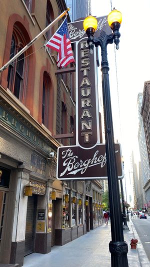 Downtown Chicago TV & Movie Sites Tour - Image 2
