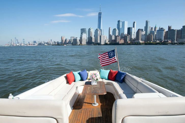 Luxury Weekday Private Yacht Date in NYC with Champagne - Image 2