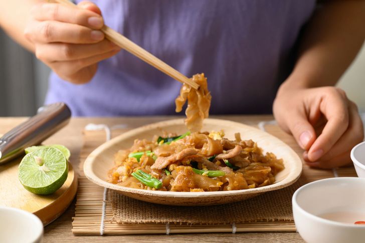 Thailand Pad See Ew & Papaya Salad Cooking Class - Image 3