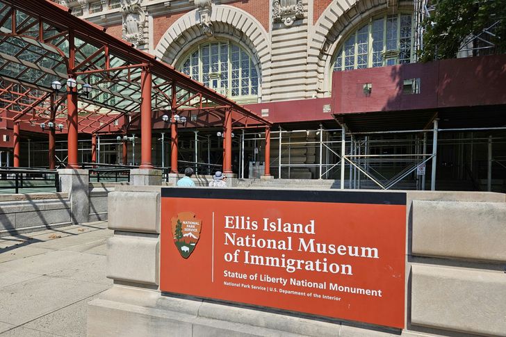 Statue of Liberty & Ellis Island Tour with Priority Boarding - Image 5