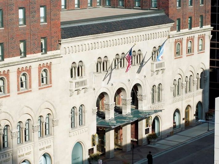 Chicago Charm: 1-Night Hotel Experience - Image 7
