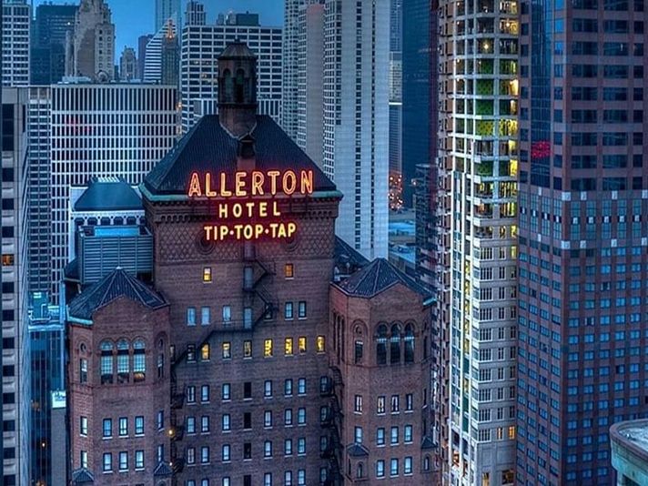 Chicago Charm: 1-Night Hotel Experience - Image 5