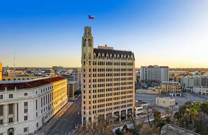 San Antonio Escape: One-Night Hotel Stay - Image 2