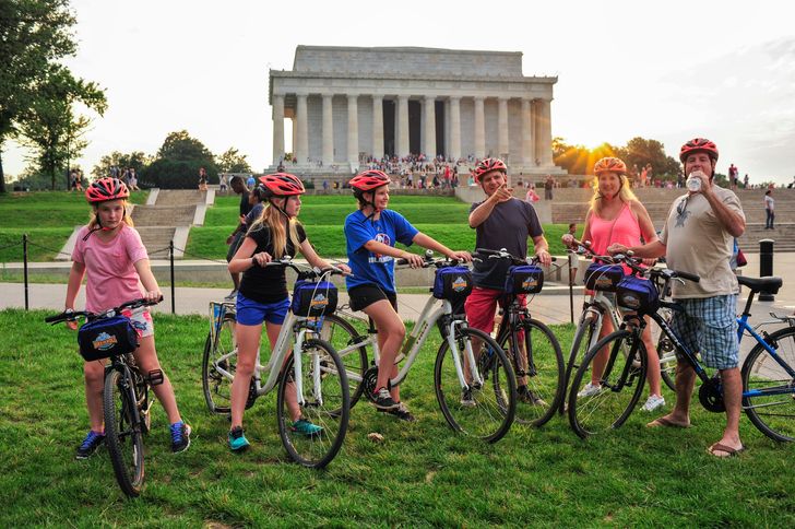 Washington DC Monuments at Night Bike Tour - Image 6