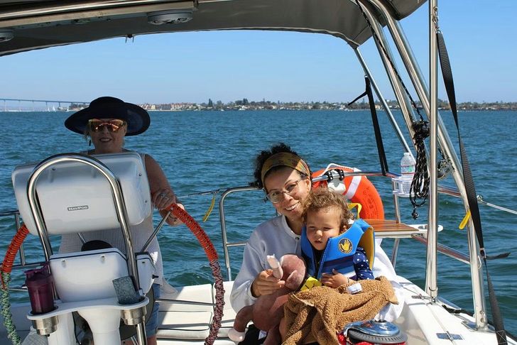 2.5 Hour Private Day Family Sail on a 35ft Yacht - Image 4
