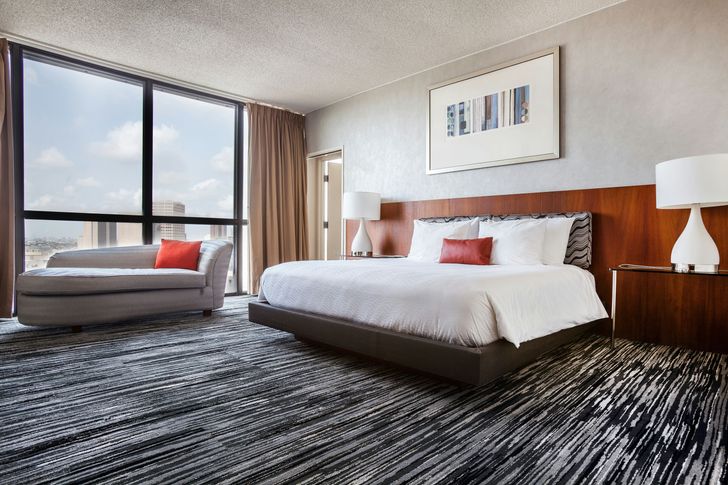 Houston Retreat: 1-Night Hotel Stay - Image 10