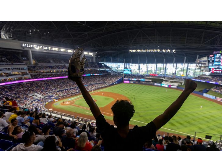 Miami Marlins Baseline VIP All-Inclusive Tickets - Image 3