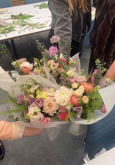 Brooklyn Floral Arrangement Workshop - Image 8