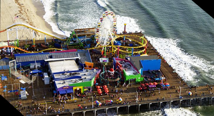 Private Famous LA Landmarks & Beaches Helicopter Tour - Image 4